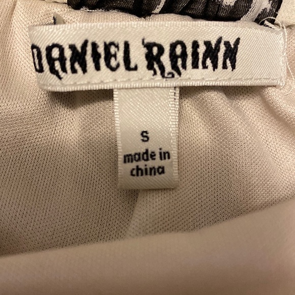 Daniel Rainn black & off white ink style pattern full skirt w/front slit- size S - Picture 7 of 9